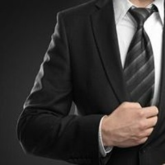 دعاء قوي و خاشع من الشيخ ناصر القطامي إلهنا لقد أغلقت الملوك أبوابها ووقف عليها خزانها ...