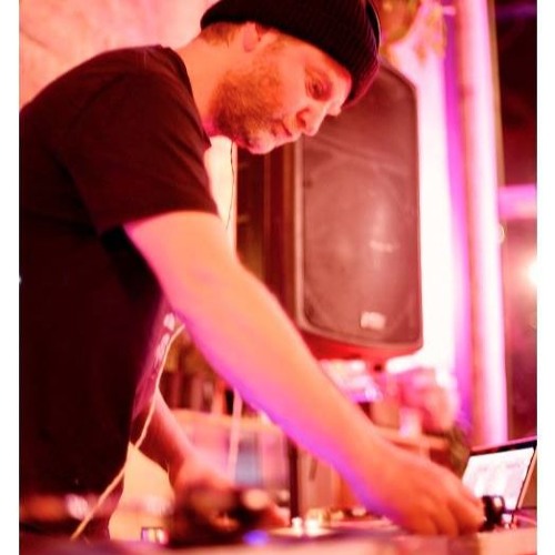 Chris Cracknell DJ and Broadcaster’s avatar