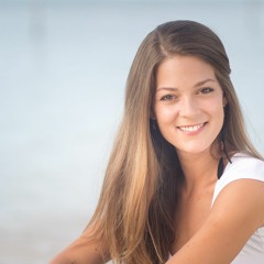 Eszter Csak
