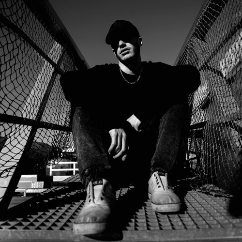 Apashe ft. Instasamka - Uebok (Gotta Run) (Ft QQUN REMIX)