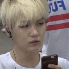 yoongi’s left hand