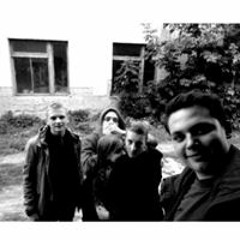 англомовному