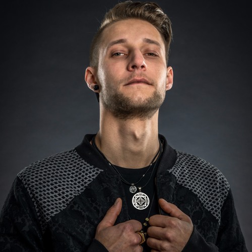 Focus On … Format B & AKA AKA – ALEX GERLITZ