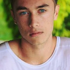 sacha de la hood