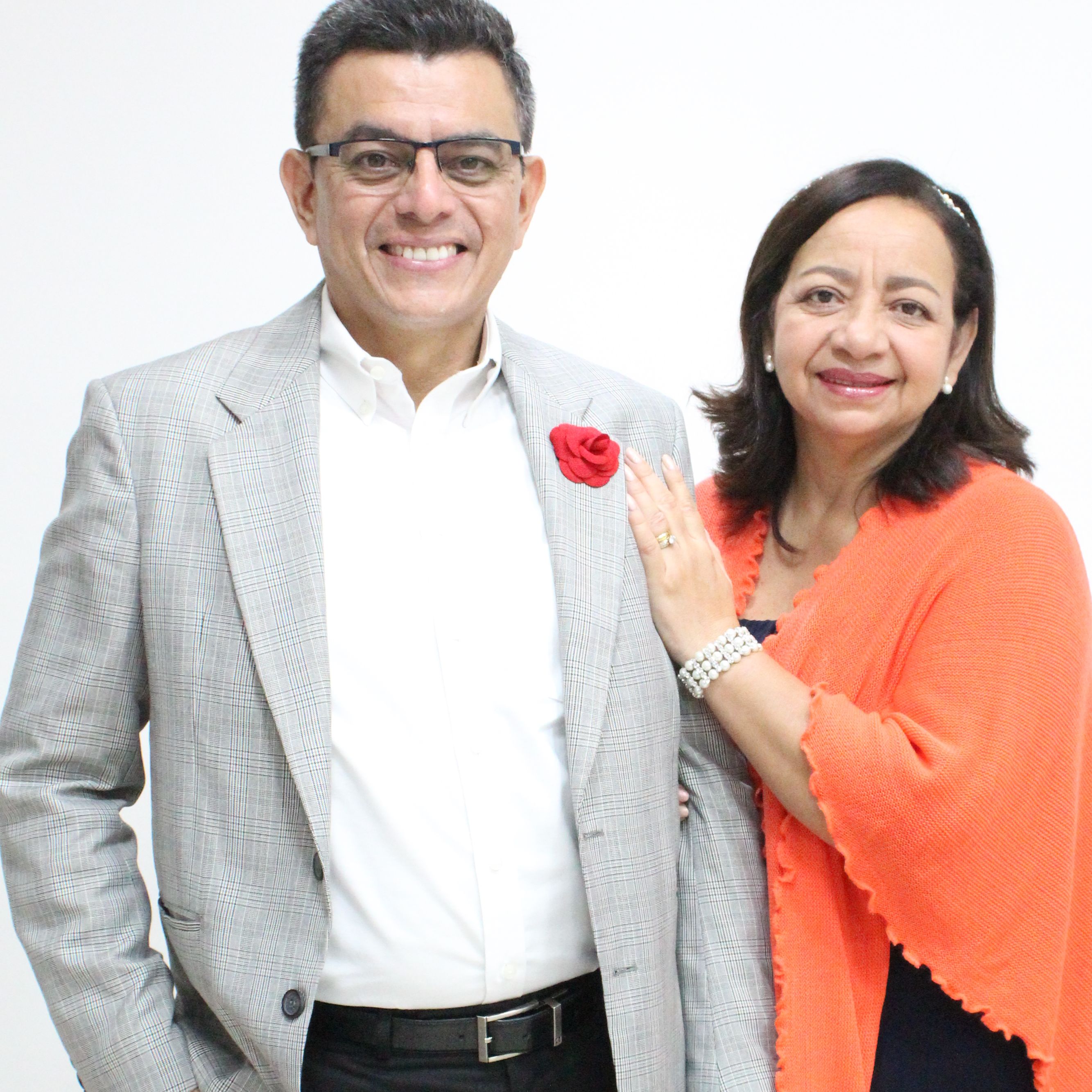 Pastores José y Glenda Zavala