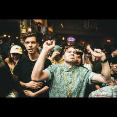 Gold chainz and Turtleneck$