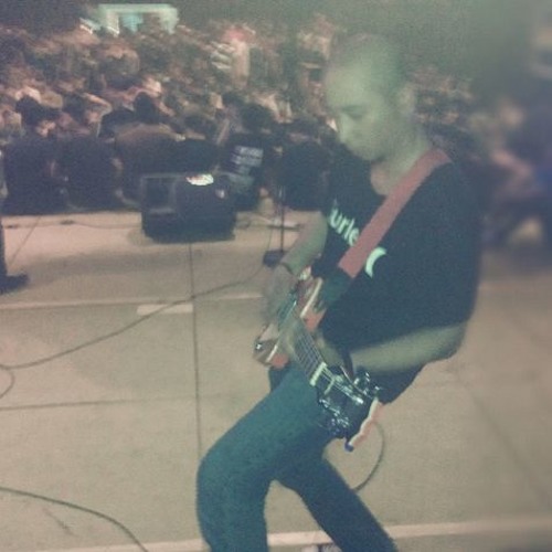 Stream mauly de Listen to Walls Of Jericho with devils amongst us