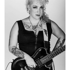 Lily Maase, guitarist