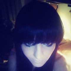 FEMALE GUITAR PLAYER/SONG