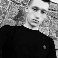 Олег Леонов