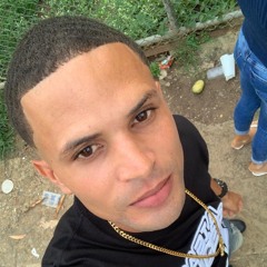 Dj Yunito en los plato