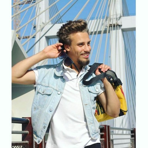 تبدأ حكايتي لما كونت بشوف عنيكي...