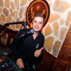 @DJvandeV.