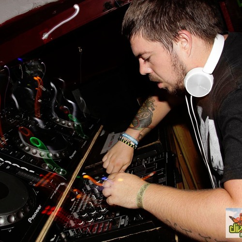 KEVO DJ - EDGE OF INFINITY  Powerstomp  (remix) unmasterd