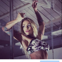 Agustina Asan pole dance