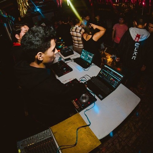 Stream 92 Nio Garcia, Rauw Alejandro & Brytiago Hoy Se Bebe (Remix