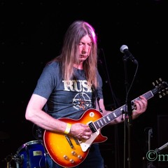 Somebody Get Me A Doctor (Original backing track Van Halen- Guitar played with "Axe FxII"