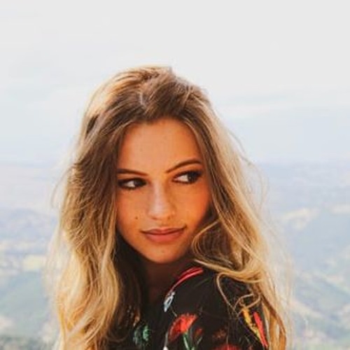 Chloe Bell’s avatar