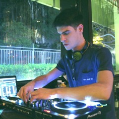 DJ Erik Lara