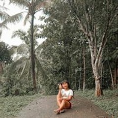 ni putu yulian tari