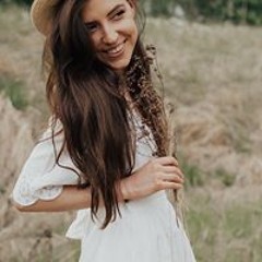 Оля Захарова