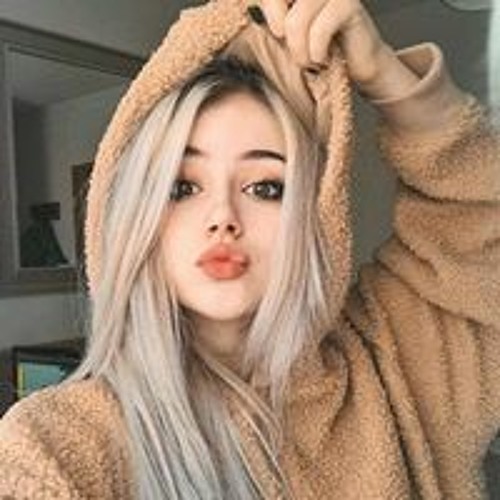 Aya Rovy’s avatar