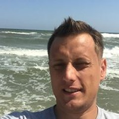 Роман Пєкний