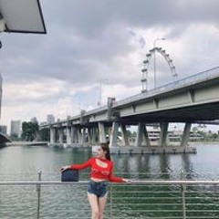 Gần Là Cuốn