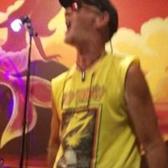 Shakee Steve Hoy on Harp