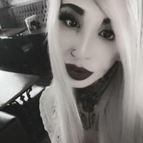 Lucy Hallow’s avatar