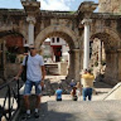 Фондос Виктор