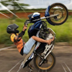 moto dando grau