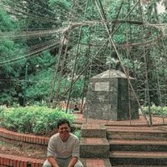 Daniel M Daza