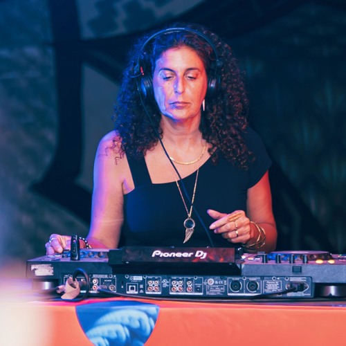 Efrat MoonStone — artist photo