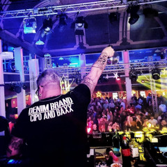 DJ LARSEN