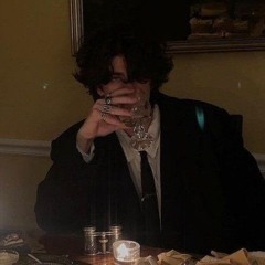 🩸✧ ᶻ 𝗓 𐰁𝔐𝔦𝔩𝔬 ♱☾🧛‍♂️