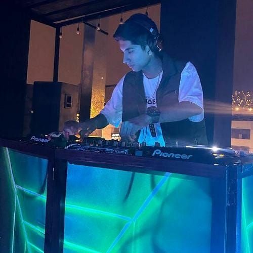 Stream Roan DJ music | Listen to songs, albums, playlists for free on