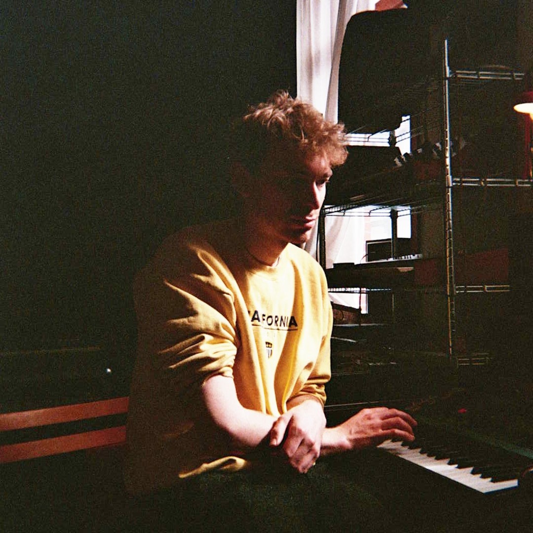 Stream TRANSISTORCAKE music | Listen to songs, albums, playlists