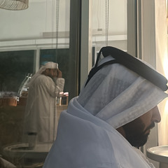 z٧
