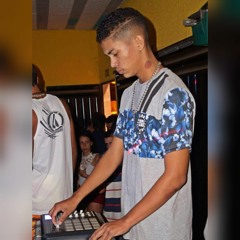 MTG - ELA DESCENDO AO SOM DO DJ MT DO CAMURA (DJ LUCAS CAMPOS)