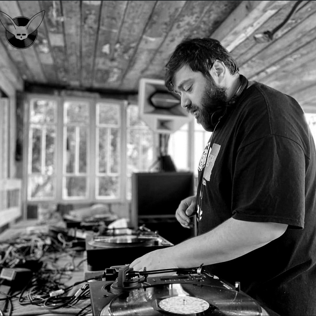 Stream Sumo music | Listen to songs, albums, playlists for free on