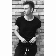 Erik Erõss