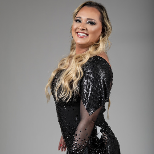 Nathalia Lopes — artist photo