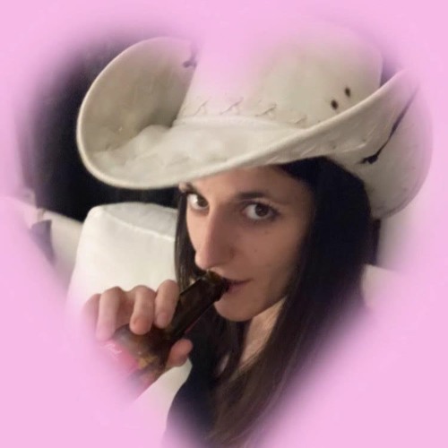 Clara Zoretic’s avatar