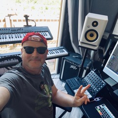 Lost 4 A Minute Feat FeezMuzik. Music Strat Sounds.
