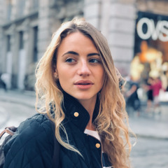 Clara Bee