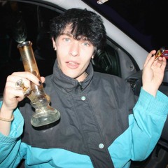 UNIDENTIFIED.TRIPPING.MALE👽