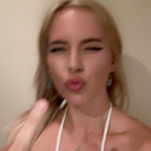 Chloe Robinson’s avatar