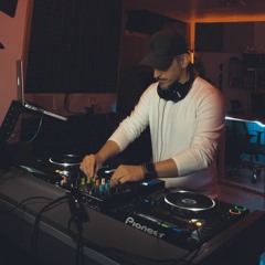 DJ - M A C L A U D