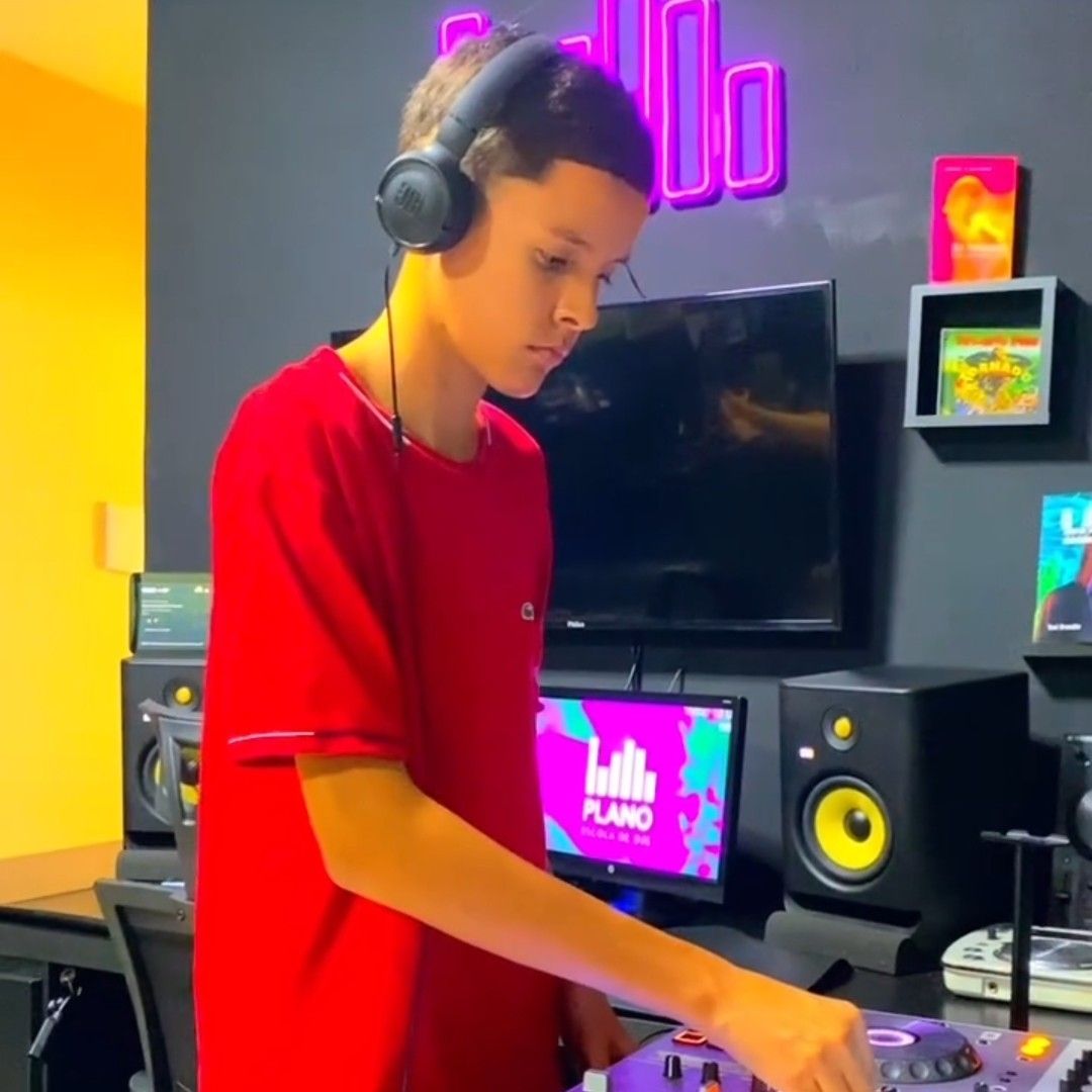 DJ FOLLY